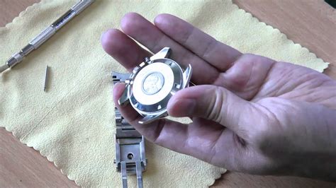 omega speedmaster bracelet removal